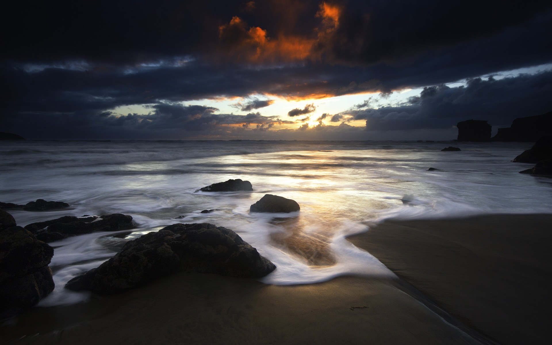 costa rocce nuvole tramonto