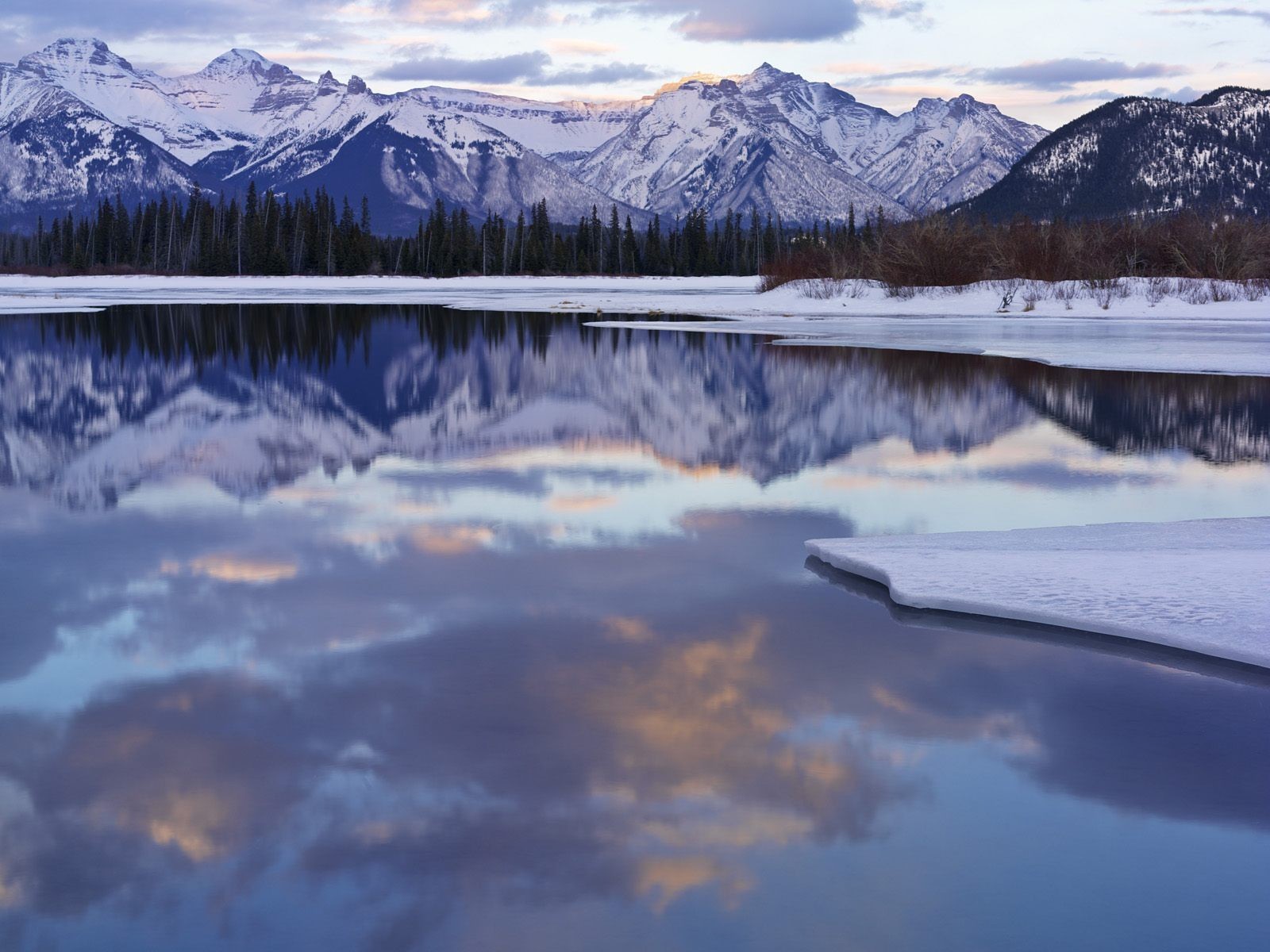 lac montagne neige hiver