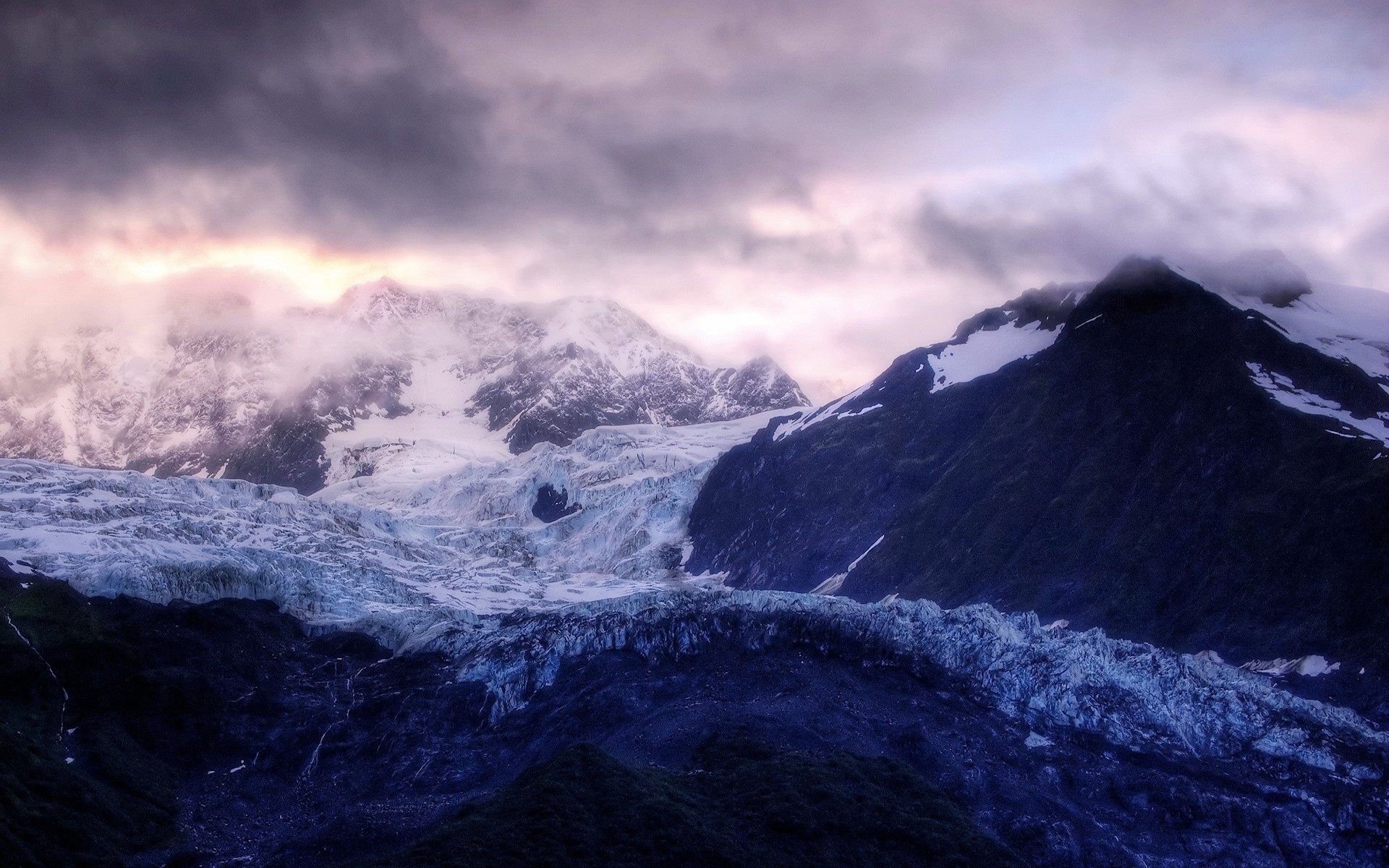 montañas glaciar nubes