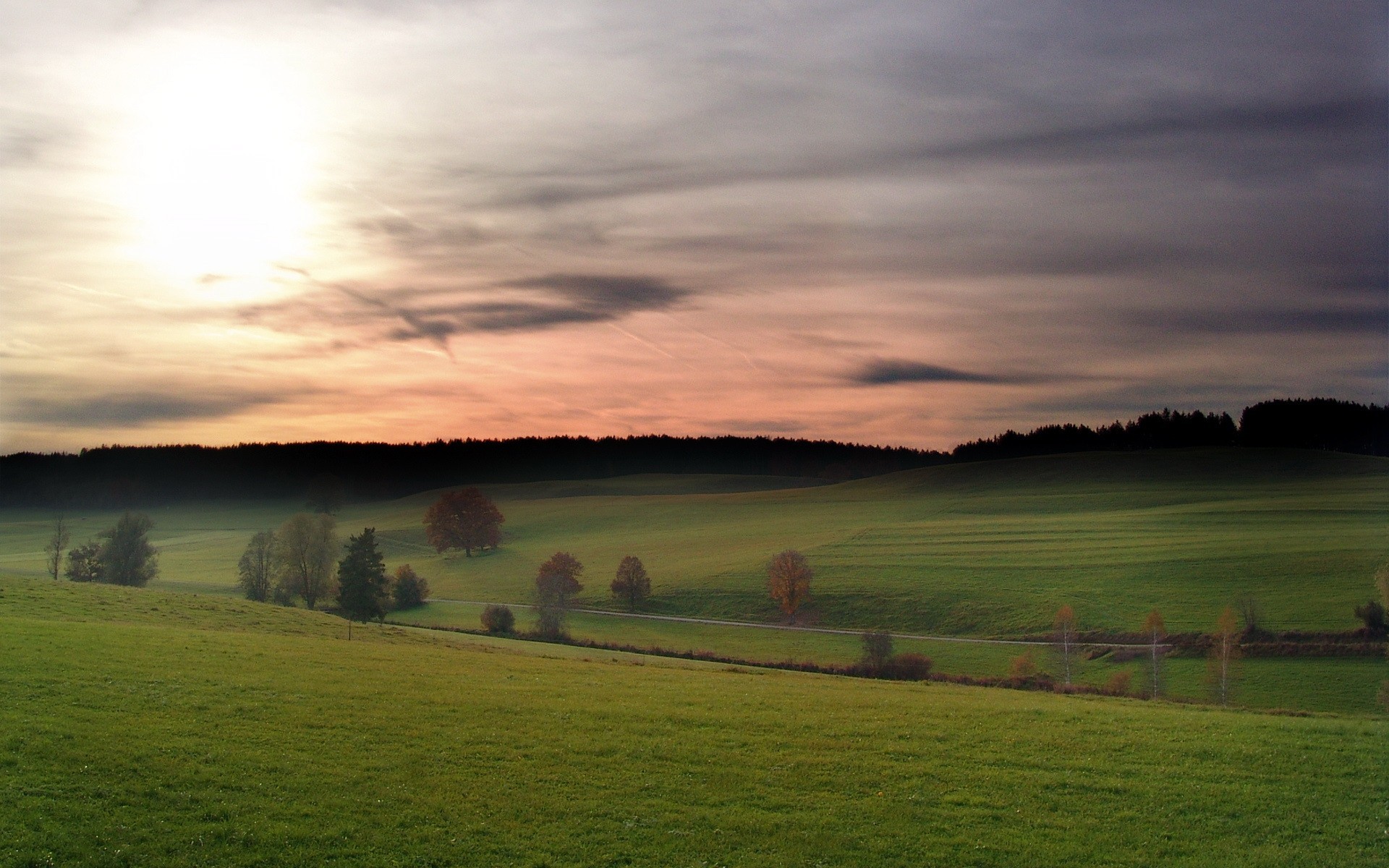 campo nuvole cielo colline