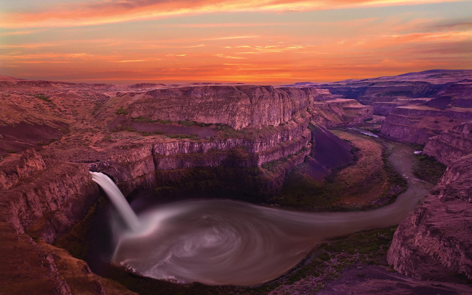 río cascada remolino