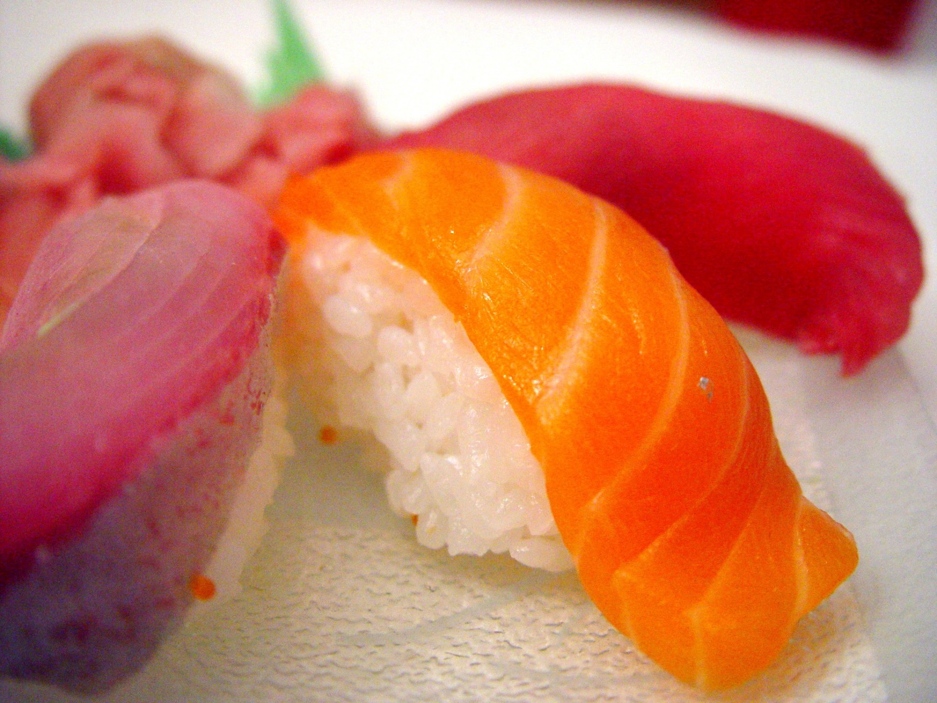 poisson tranches plat riz sushi