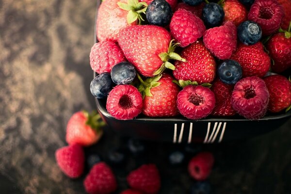 Immer nützliche Beeren auf Ihrem Schreibtisch