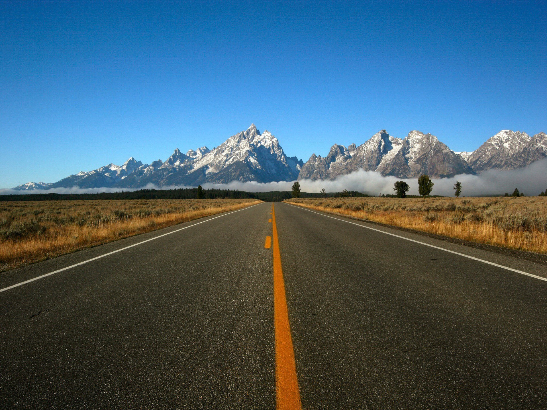 carretera marcas montañas