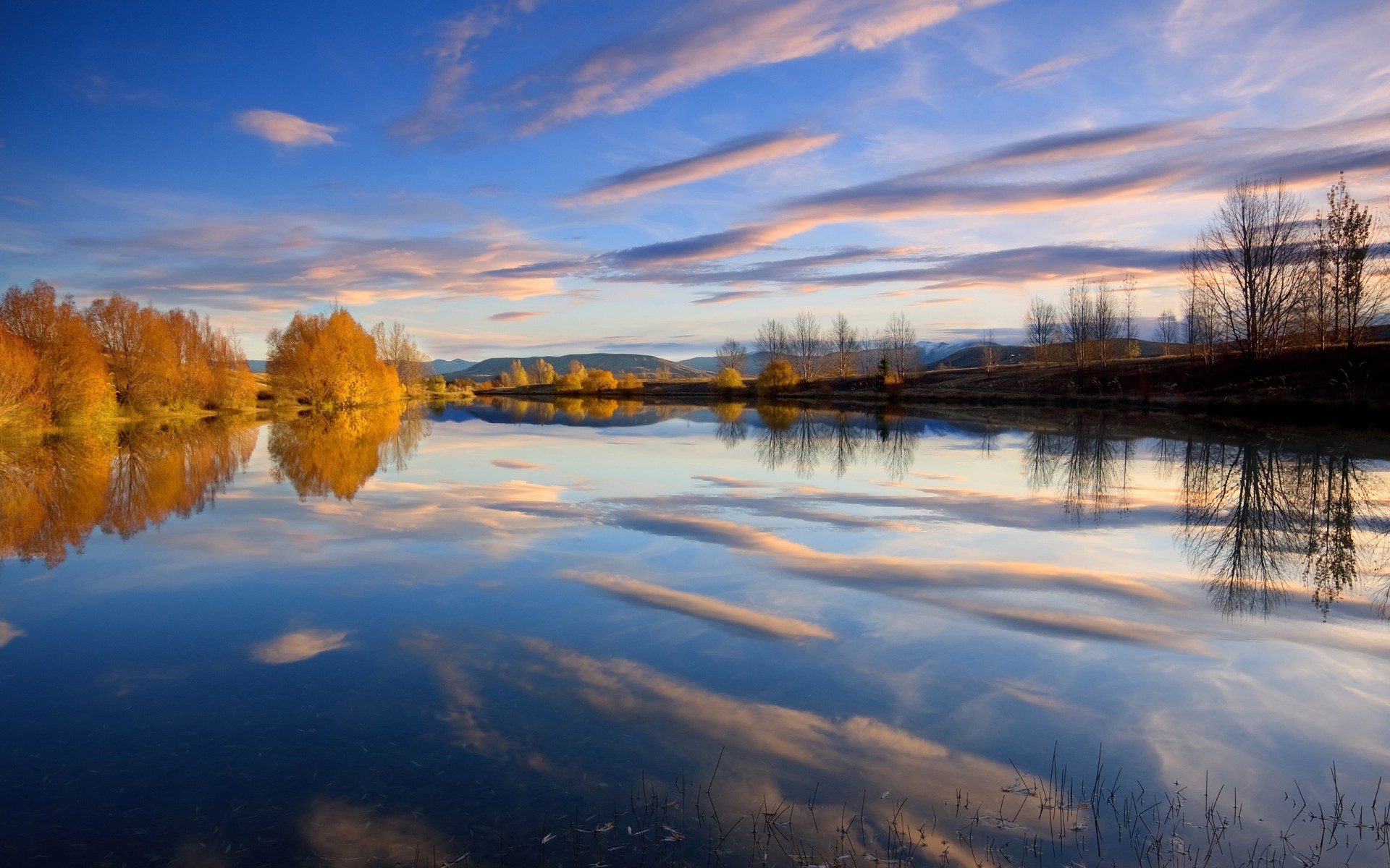 lago reflexión árboles nubes cielo