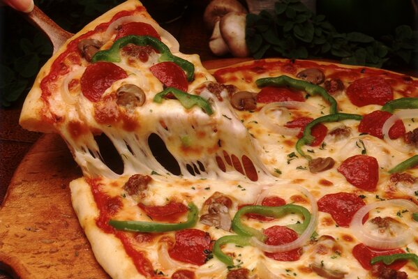 Pizza italienne coupée en une seule pièce