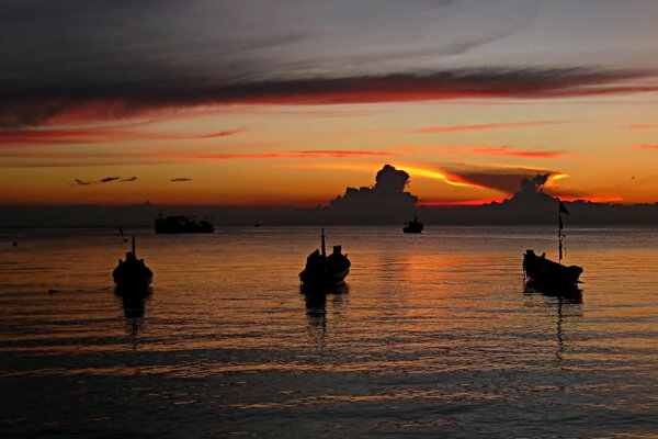 Die Rückkehr der Boote bei Sonnenuntergang