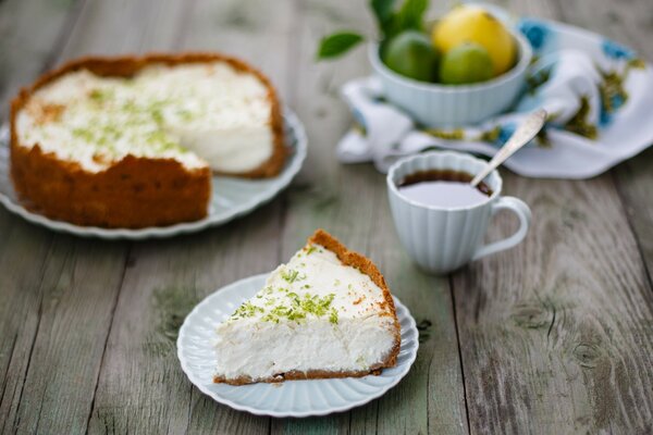 Dessert sur un plateau de pâtisseries sucrées