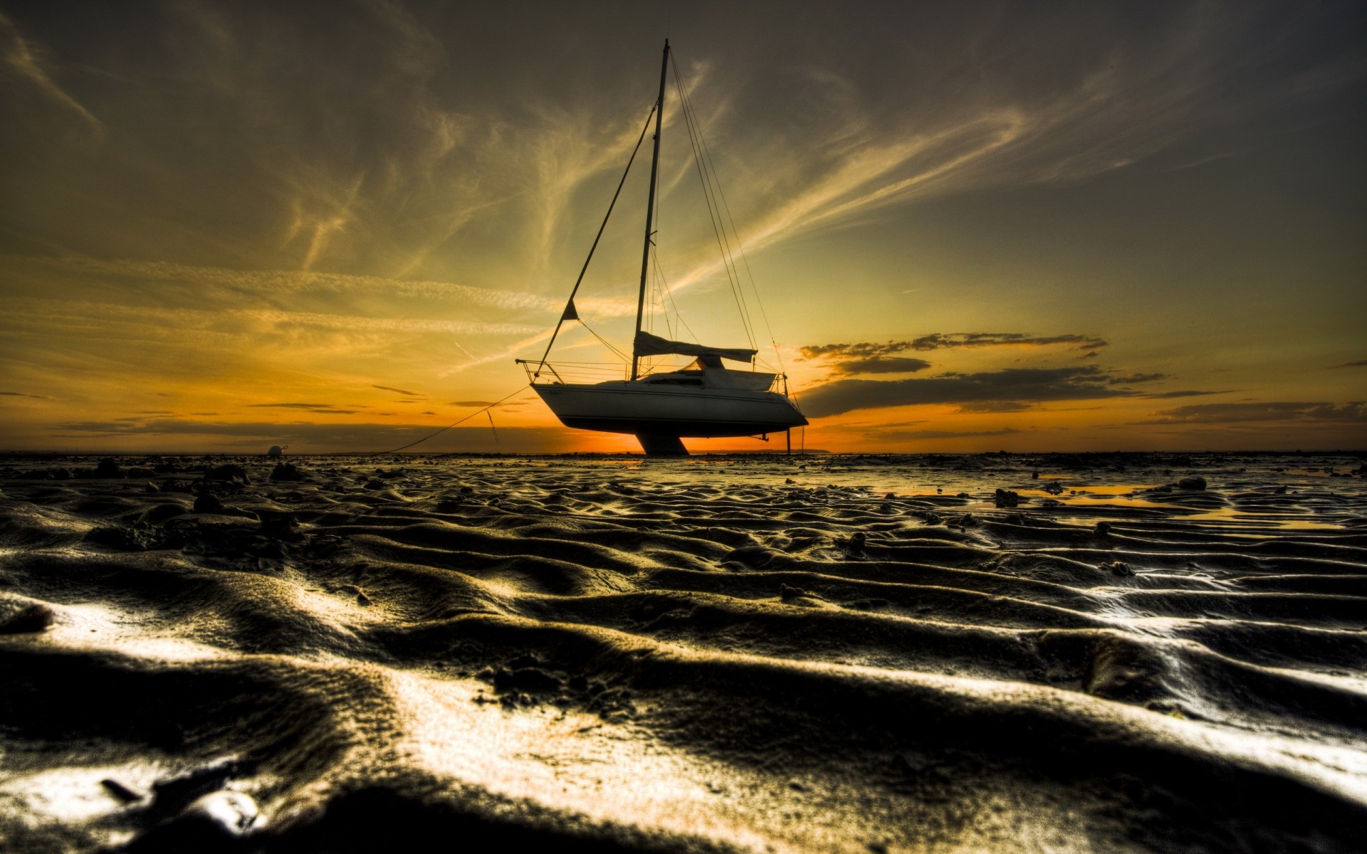 bateau sable rivage échoué ciel