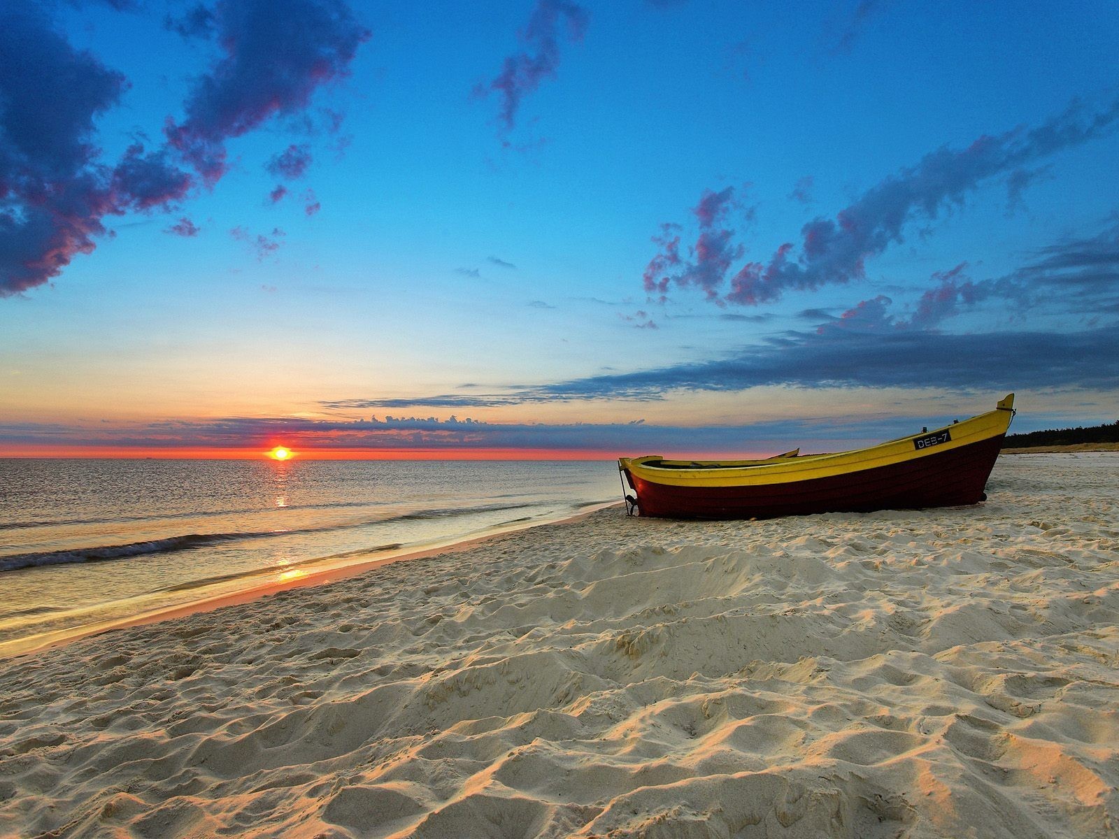 spiaggia sabbia barca mare sole