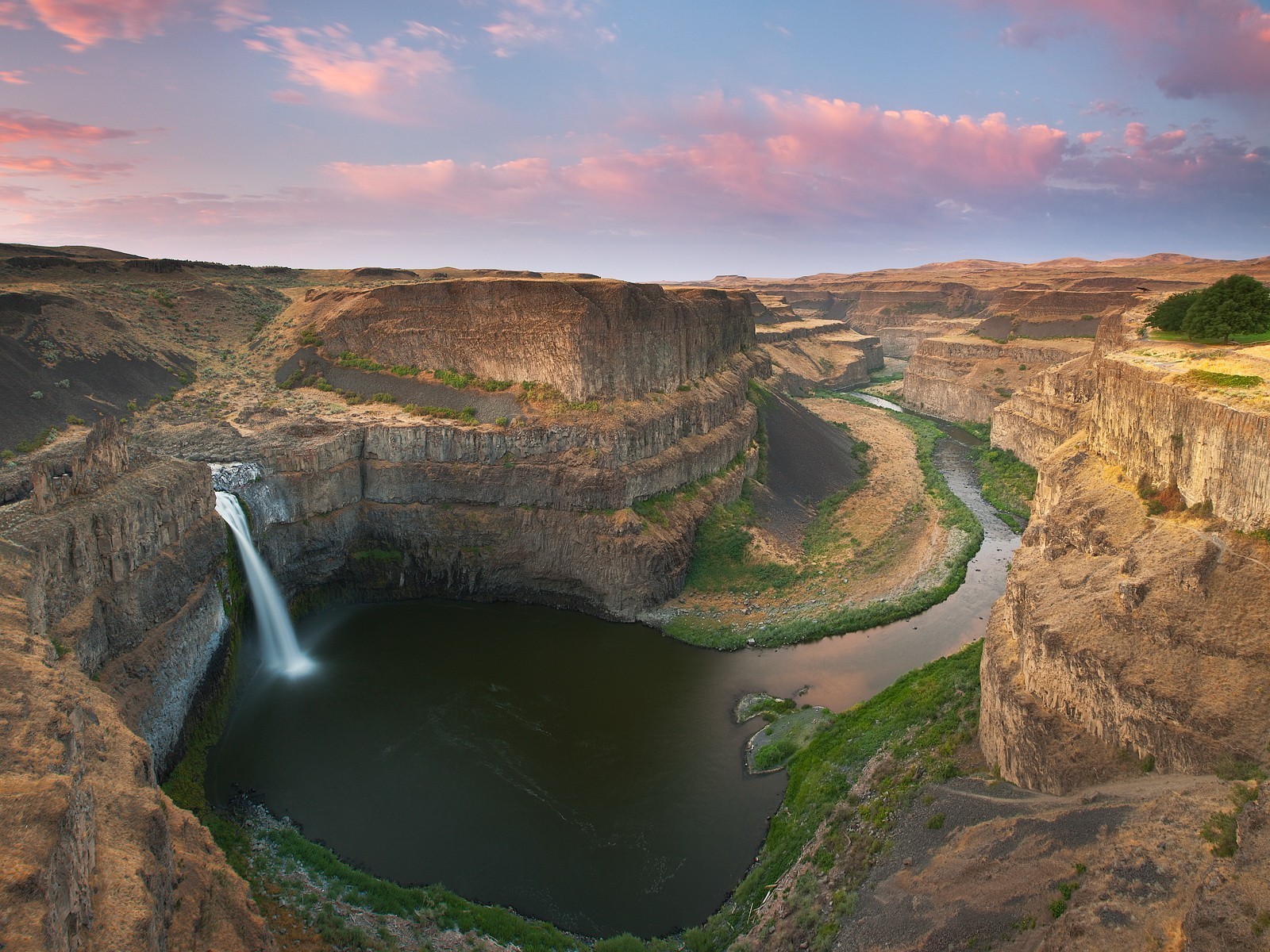 cascada cañón río