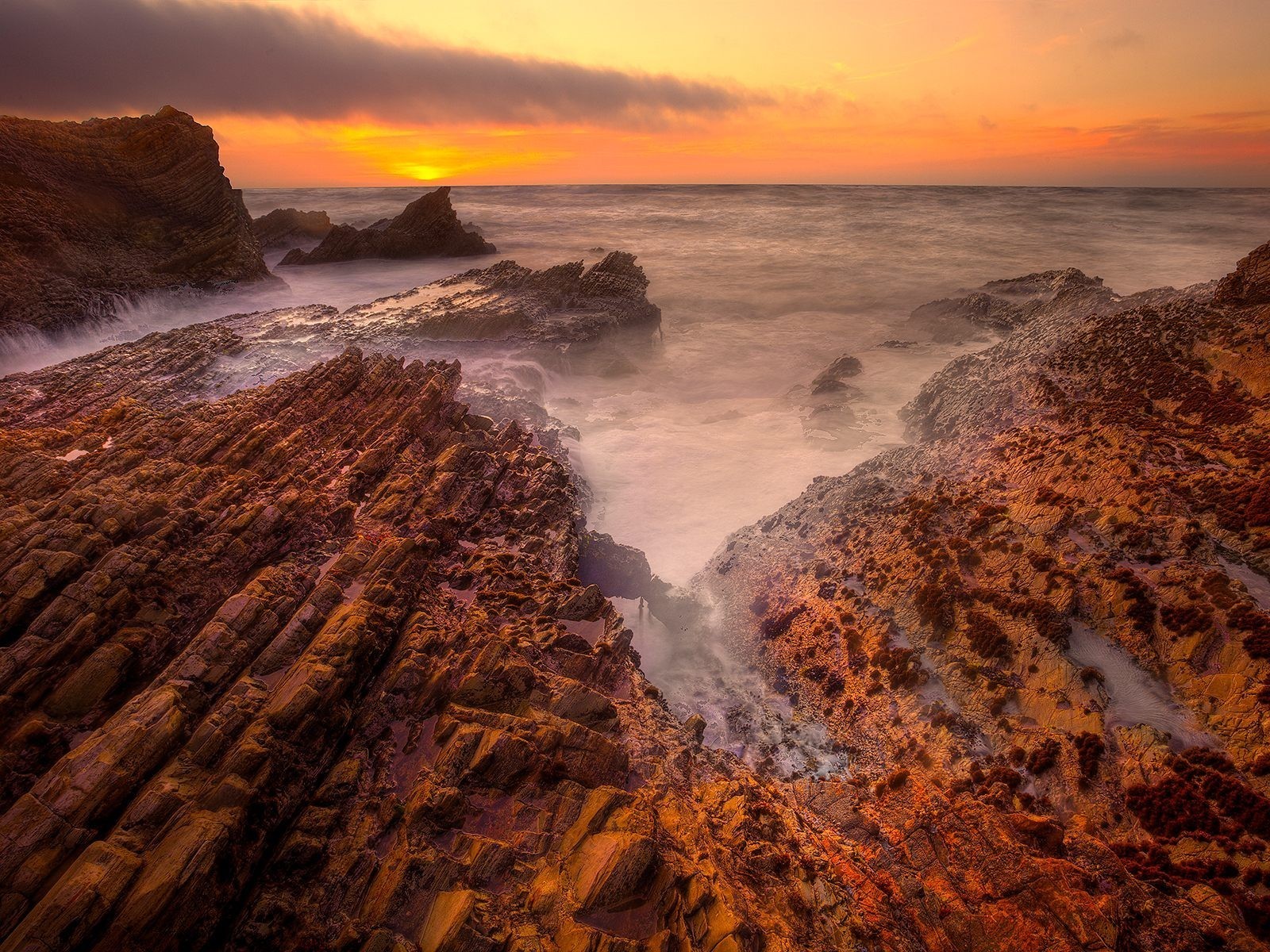 rocce riva mare tramonto