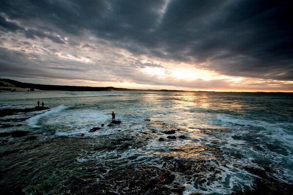 At the mercy of the sea element. Waves and wind