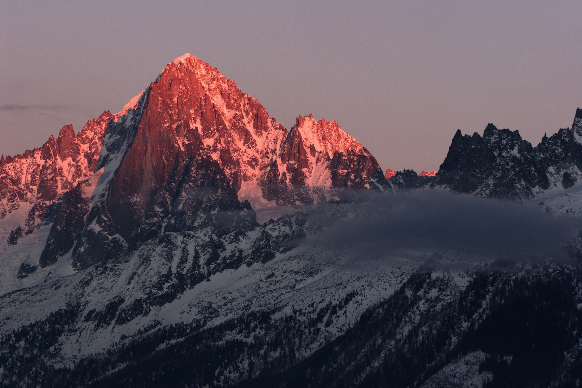 montagne alba nuvola