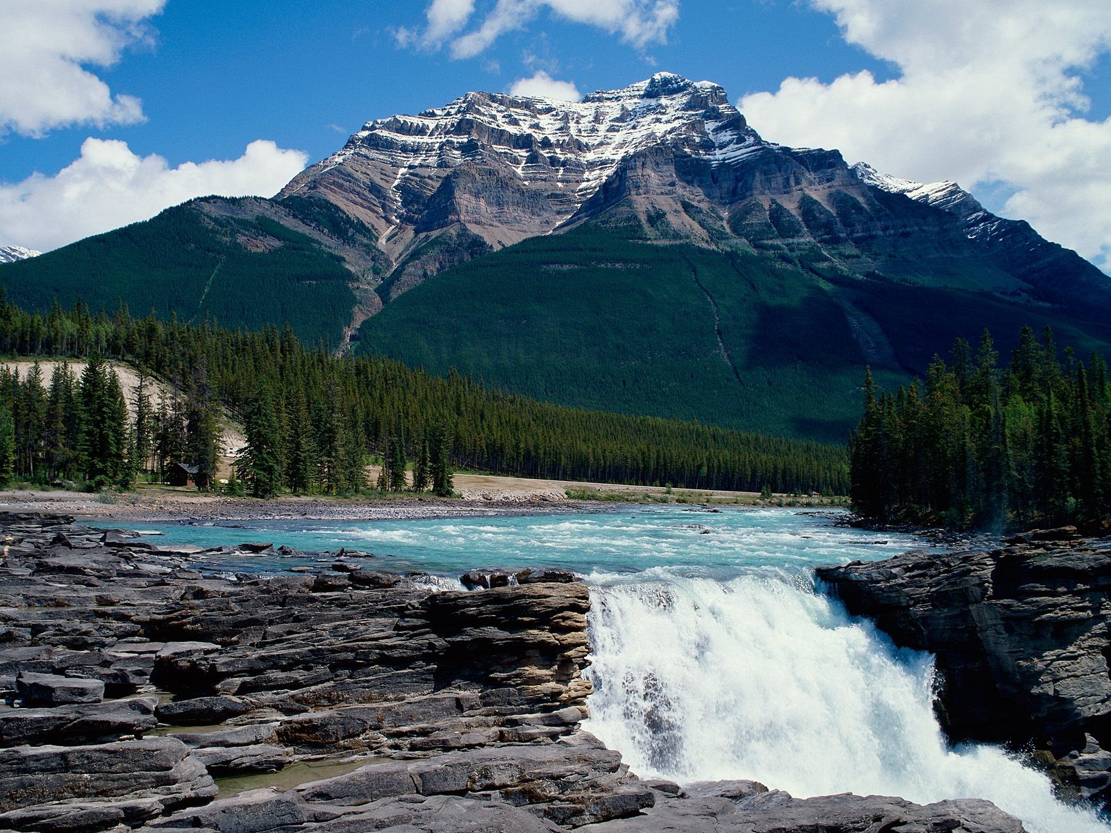 montagna cascata cielo