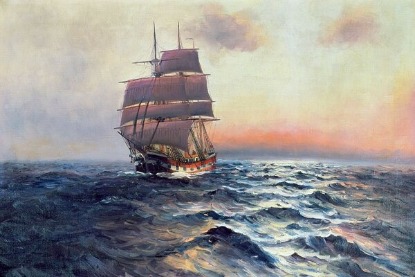 El barco en el fondo de la puesta del sol navega por el mar