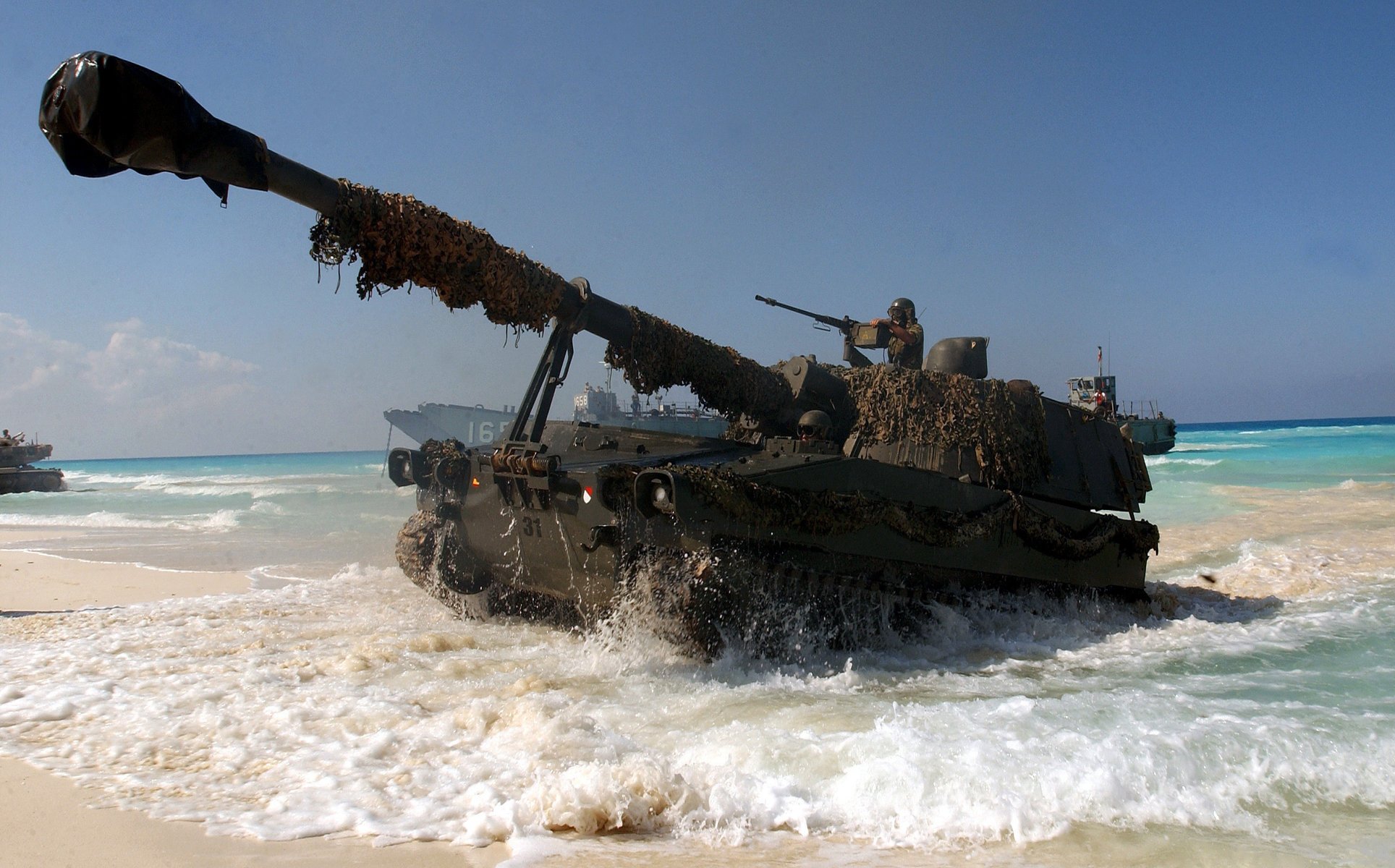 océano cañón arma soldado cañón petrolero tanque