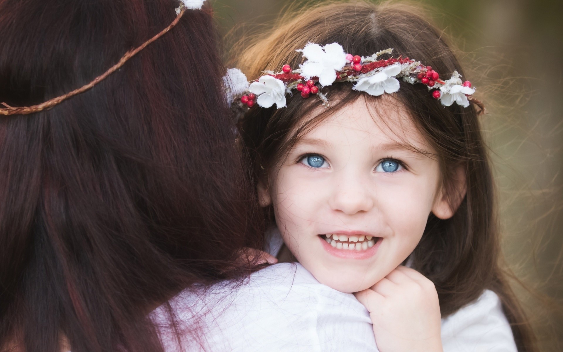 mutter freude mädchen kind blumen stimmung mama kranz krone