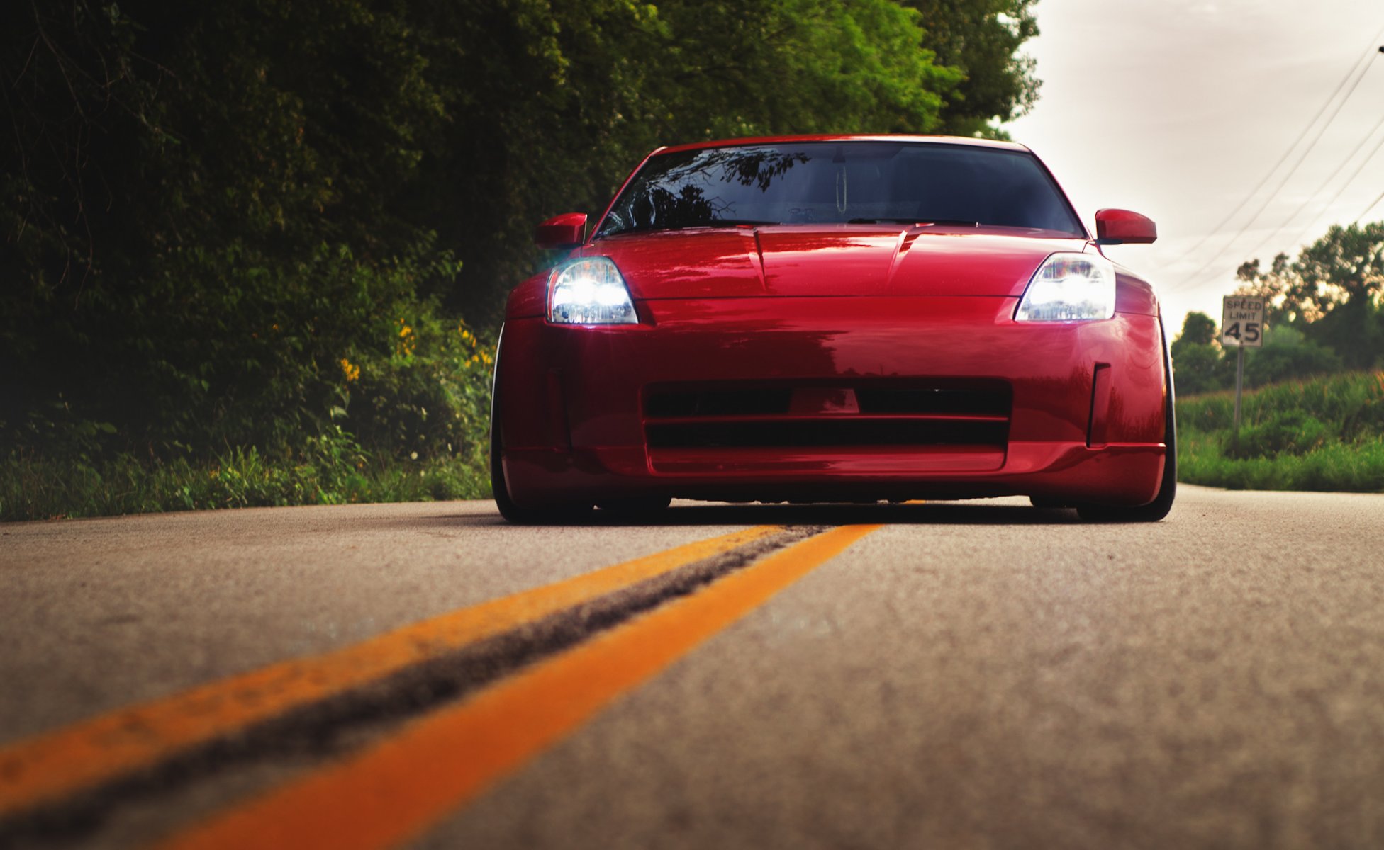 nissan 350z rouge position nissan rouge avant route