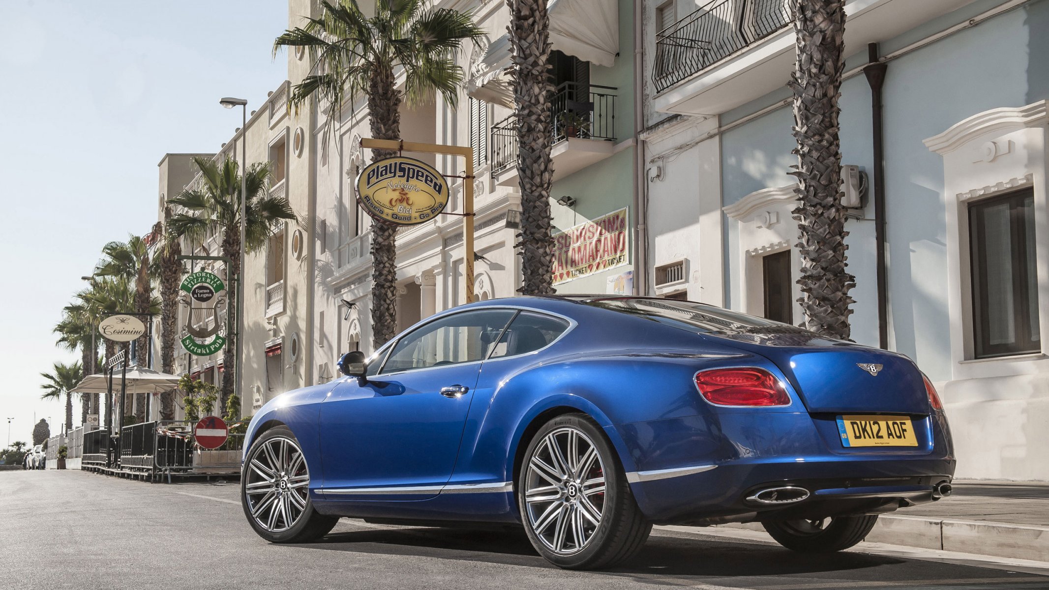 bentley coupe miasto domy ulica