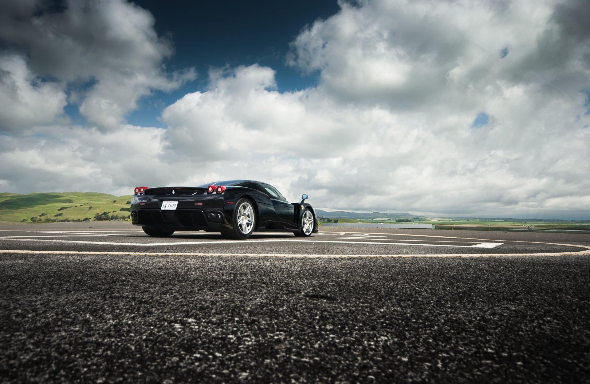 ferrari enzo schwarz ferrari himmel wolken hügel