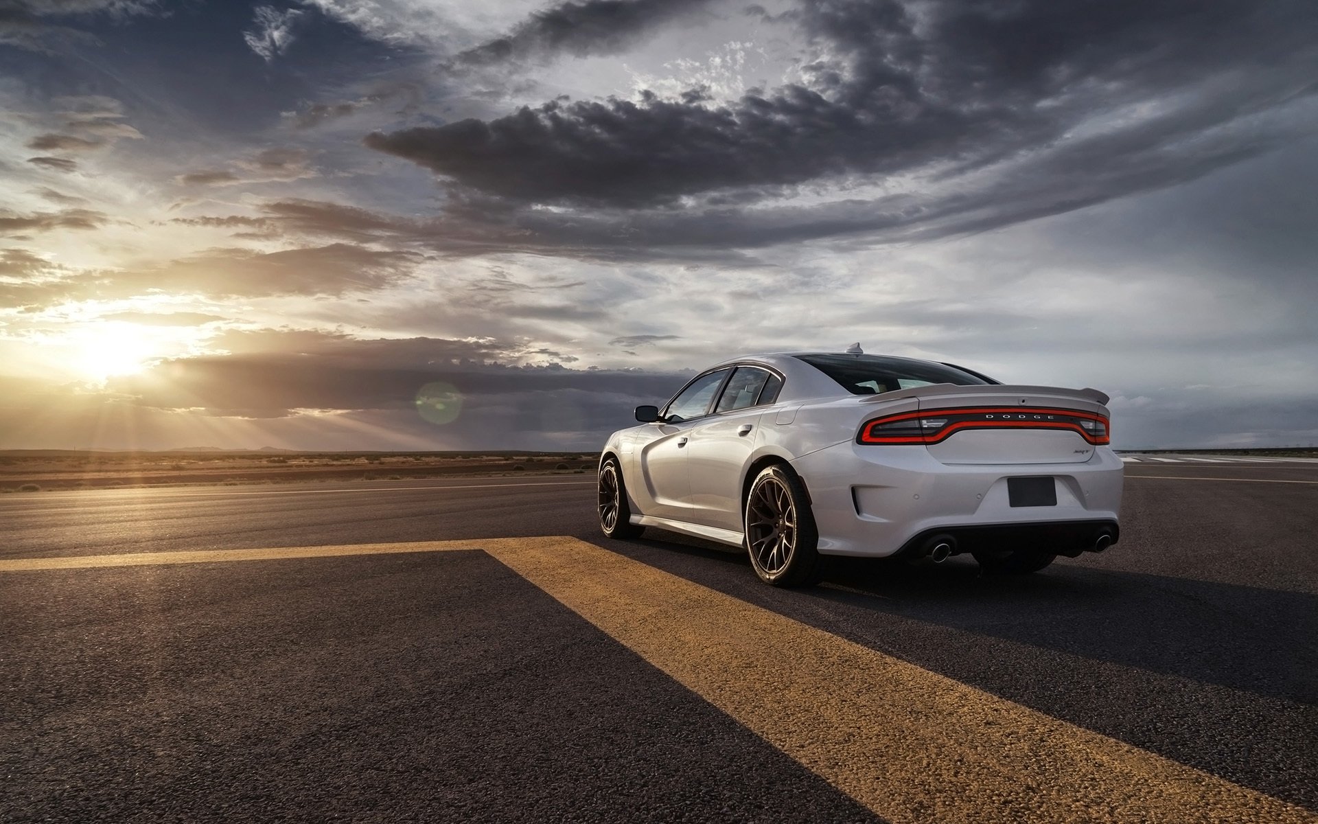 ausweichen ladegerät hundert hellcat ausweichen charger rückansicht himmel hintergrund