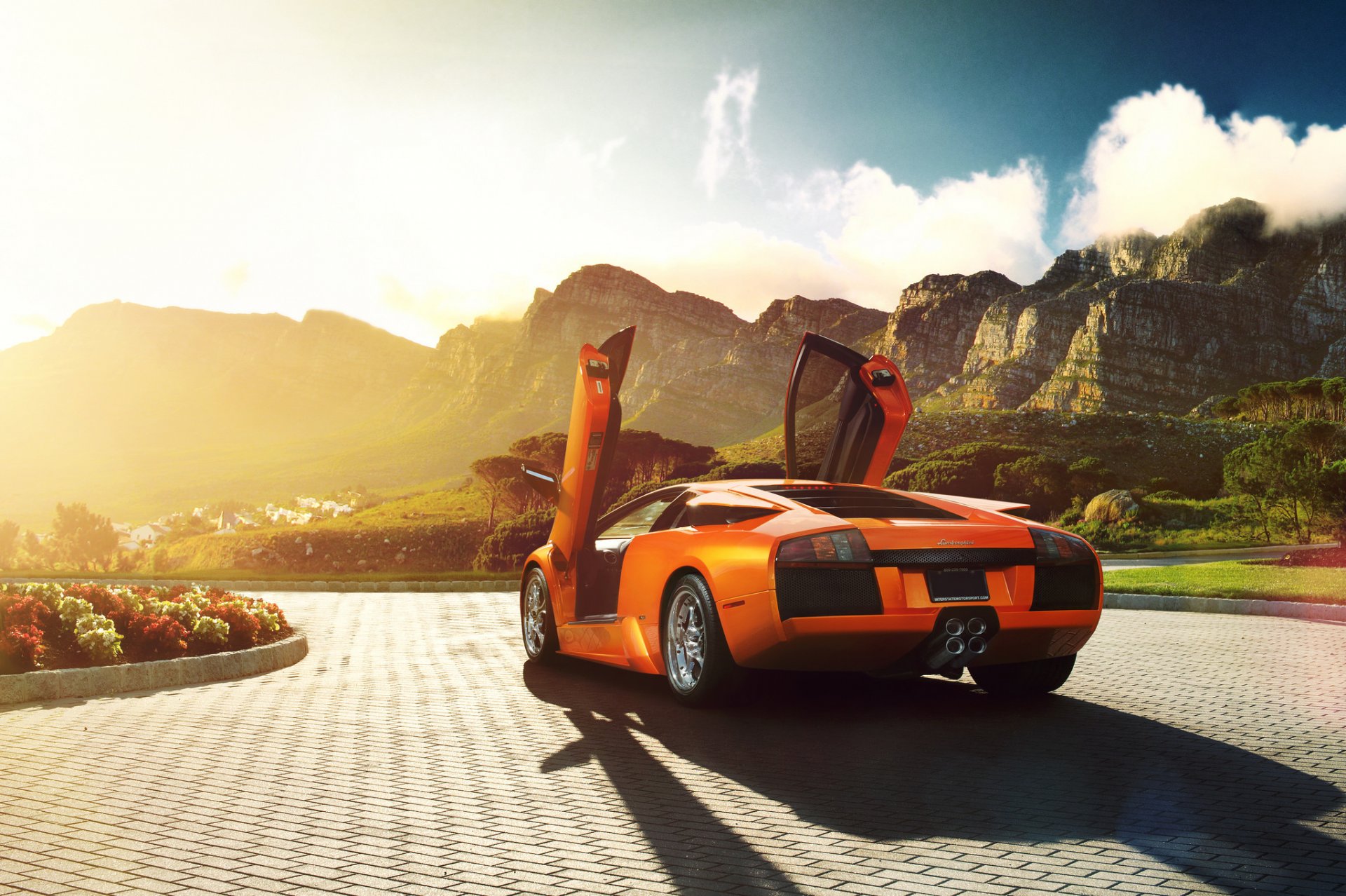 lamborghini murcielago v12 naranja trasero ronaldo stewart lamborghini lamborghini murselago puertas abiertas puertas lambo flores adoquines montañas sol resplandor