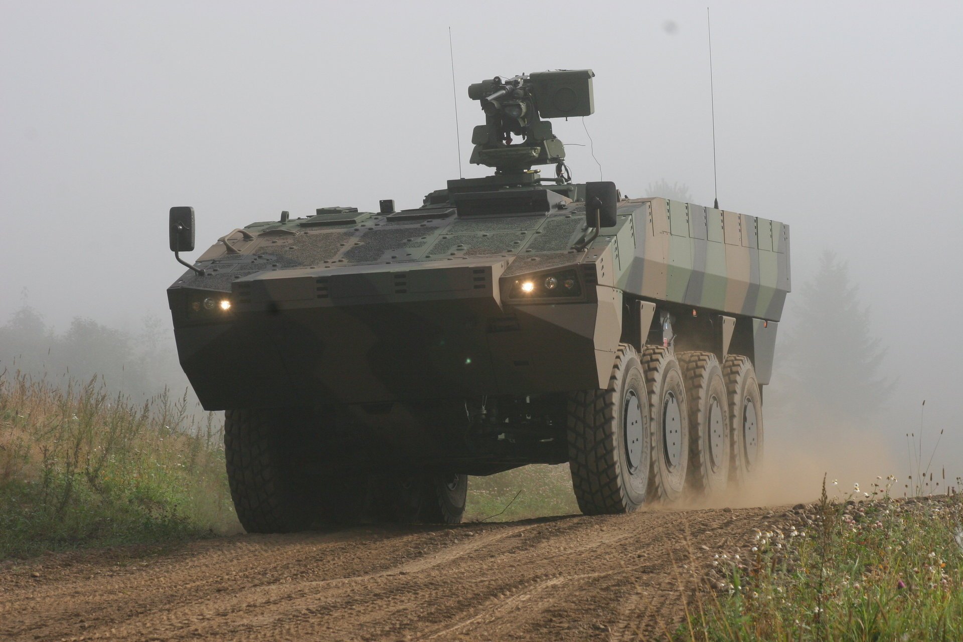 patria amv armes véhicule blindé de transport de troupes matériel militaire