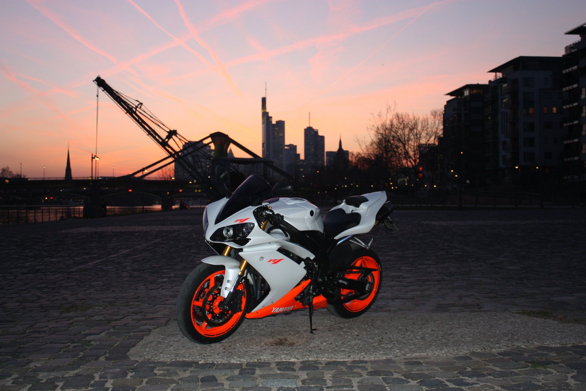 yamaha yzf-r1 blanc vélo supersport yamaha blanc crépuscule moto ville