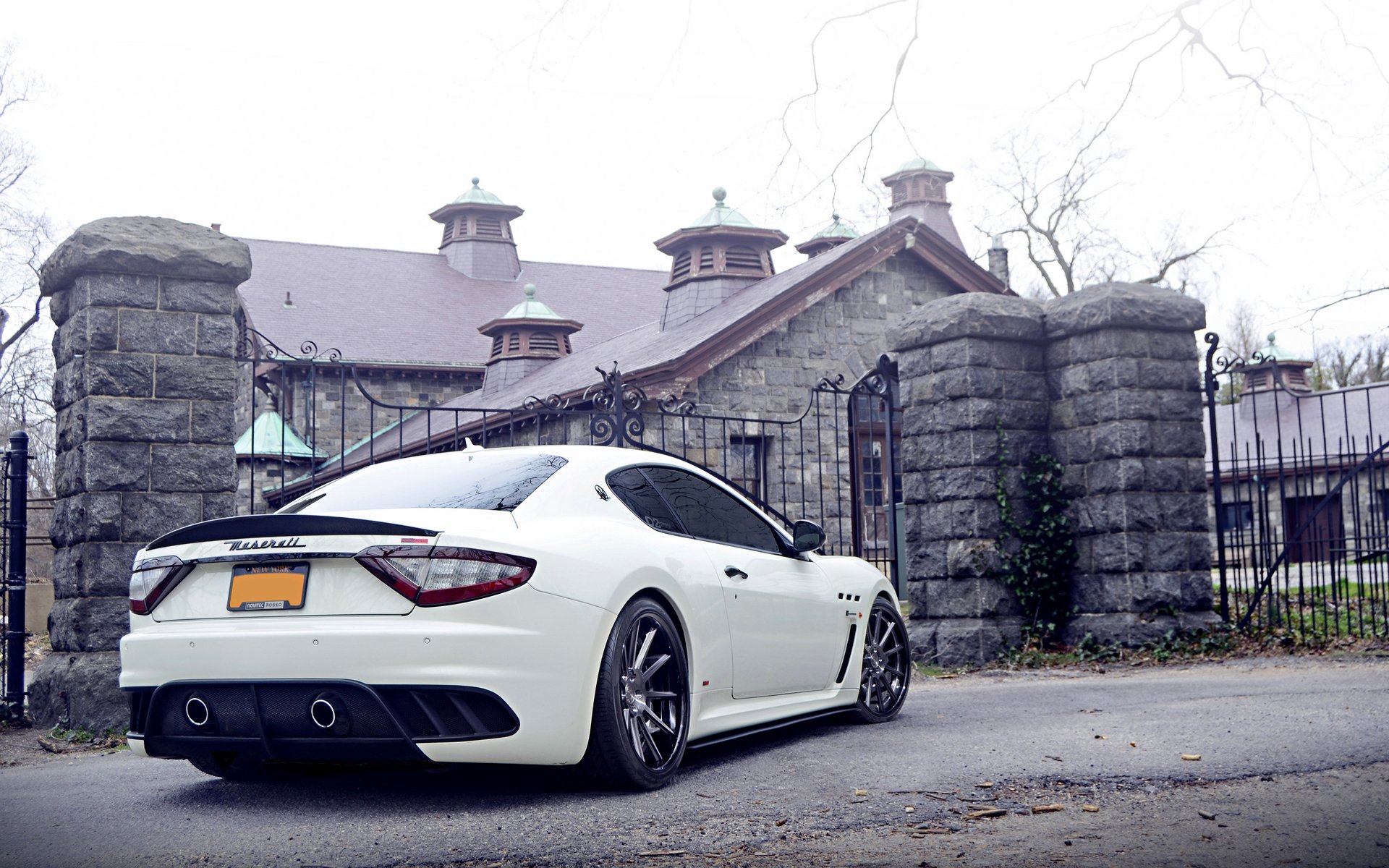 maserati granturismo тюнинг белый улица