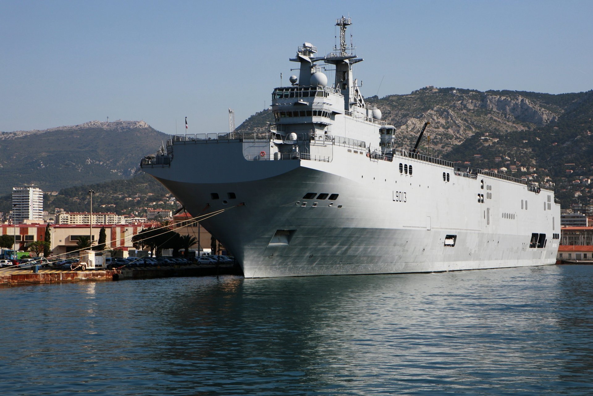 mistral marina francese portaelicotteri