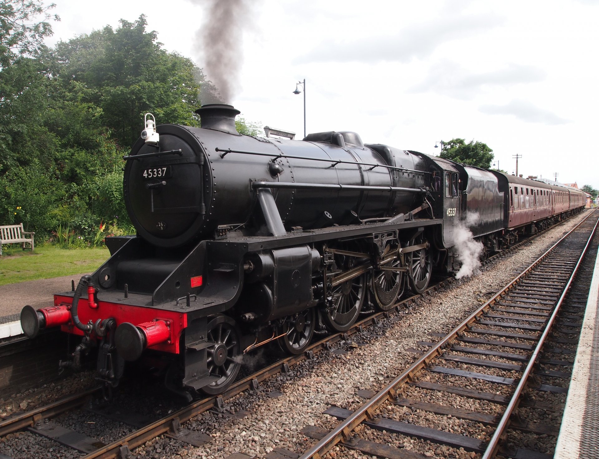 railroad station steam engine lms stanier 5mt-45337 cars train