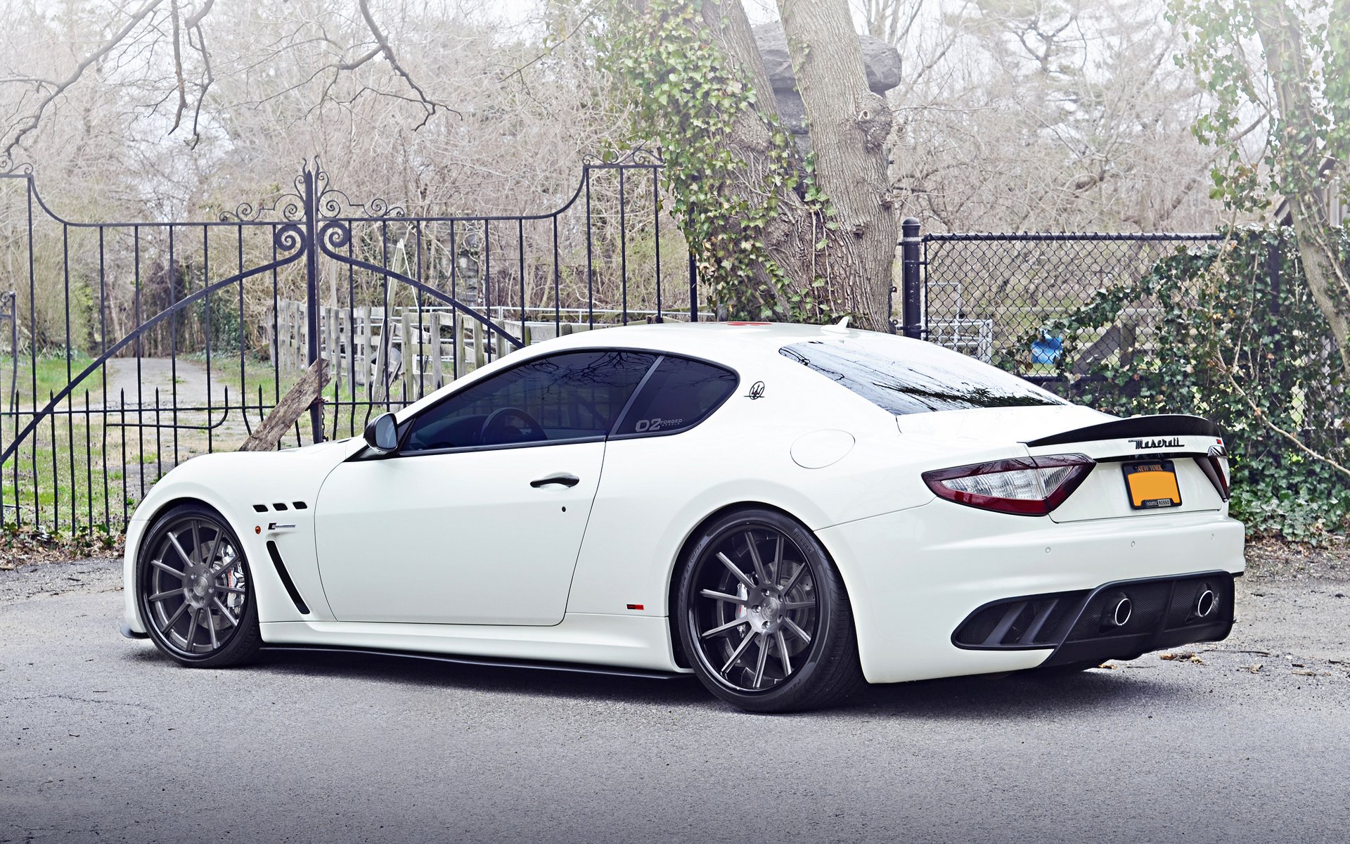 maserati granturismo тюнинг колеса белый улица