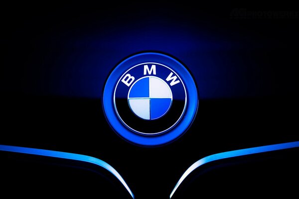 Logo dell auto bmw su sfondo nero
