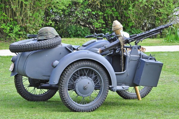 Una motocicleta de la segunda guerra mundial que estaba en Servicio con el ejército alemán