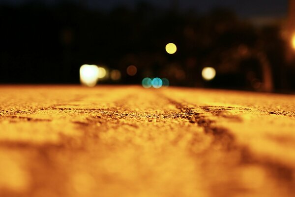 Zdjęcia drogowe w pobliżu w nocy