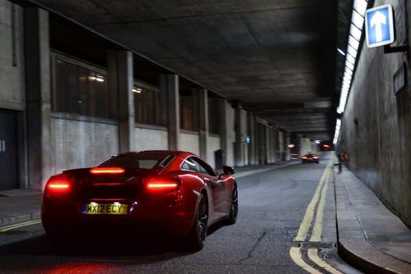 Coche rojo McLaren mp4-12C