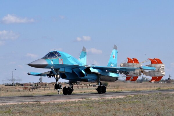 Landung des Su-34-Frontbombers