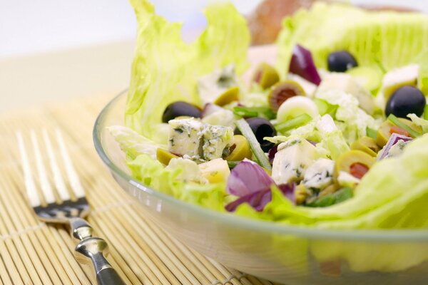 Salade utile de légumes, beaucoup de légumes verts