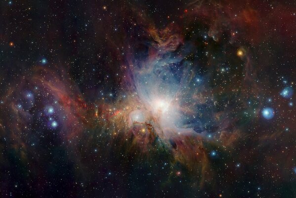 Sternbild Orion im nebeligen Kosmos