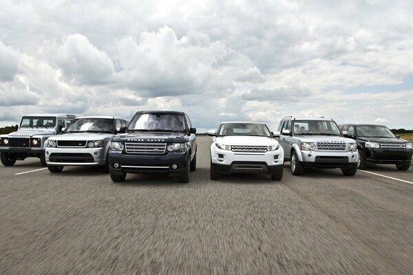 Eleganckie sportowe samochody land rover