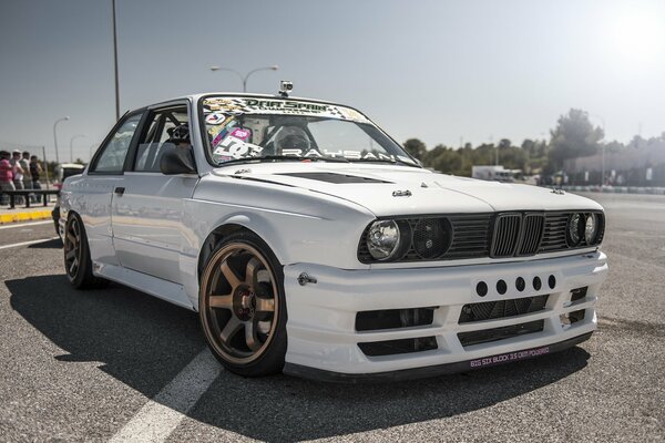 Bmw E30 White Drift en el torneo de Drift