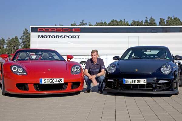 Comparación de dos Porsche en un programa de televisión