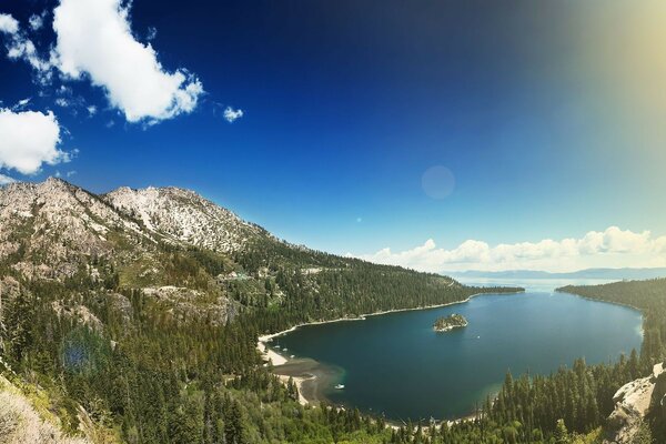 Landscape of a lake between mountains and forests