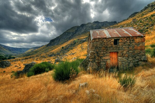 Casa indipendente nel campo