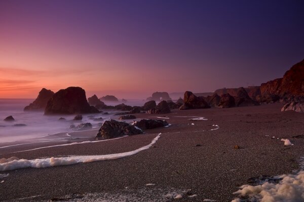 Crépuscule sur la côte de l océan en Californie