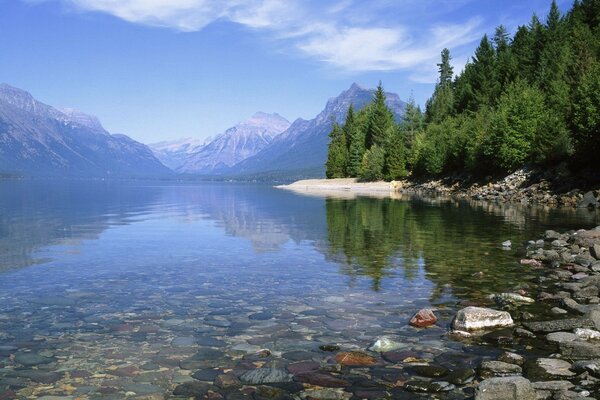 Un baño inolvidable en un lago de montaña