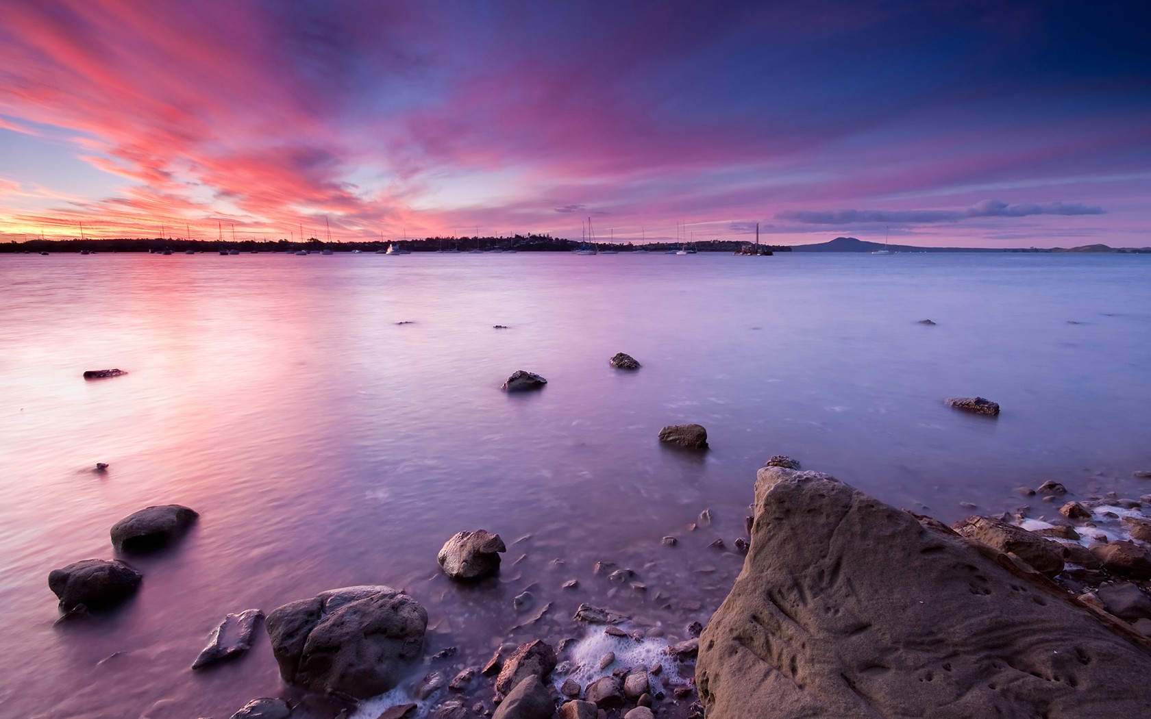 metà luna baia tramonto auckland nuova zelanda