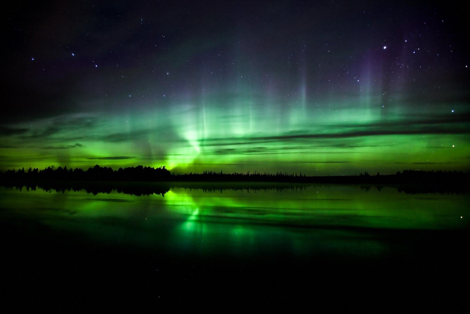 noche aurora boreal estrellas