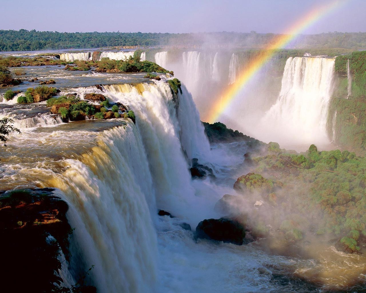 cascade arc-en-ciel vapeur nature